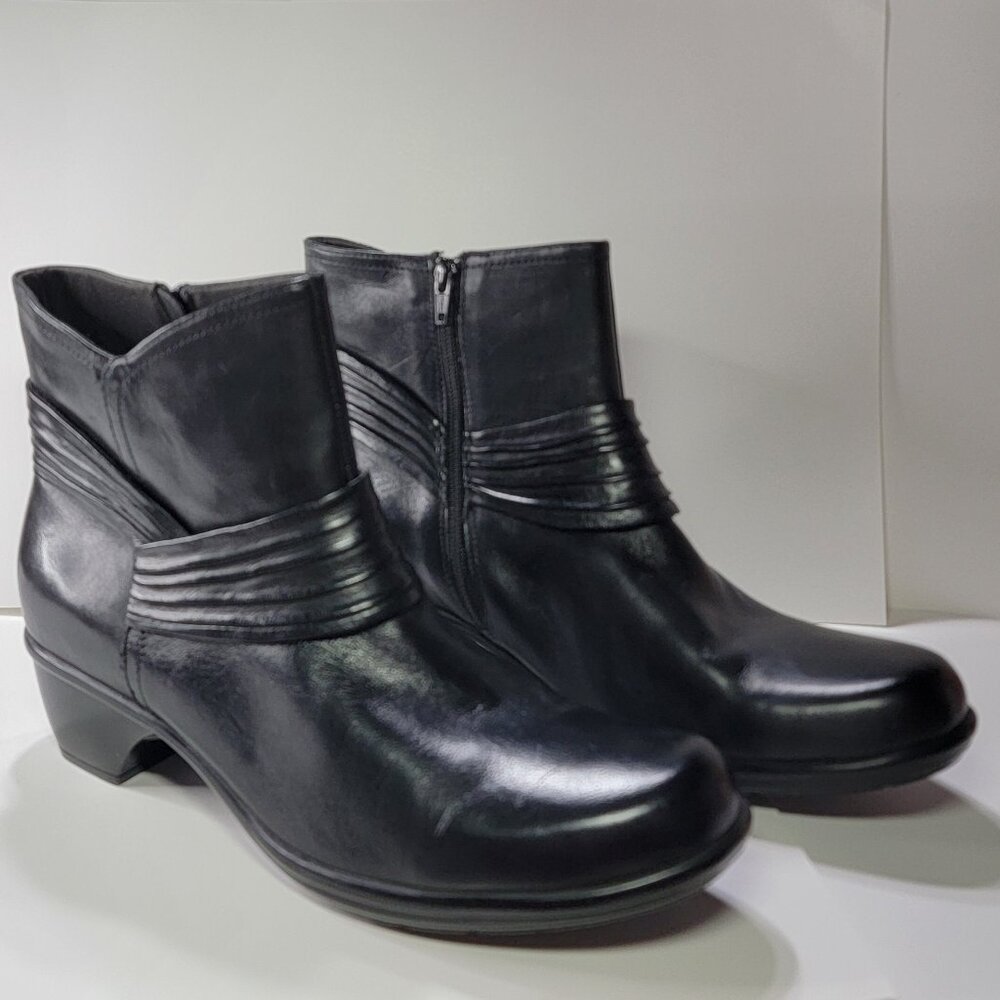 NWOT Clarks Bendables "Wish Mood" Black Leather Ankle Booties, Low Heel, Size 11